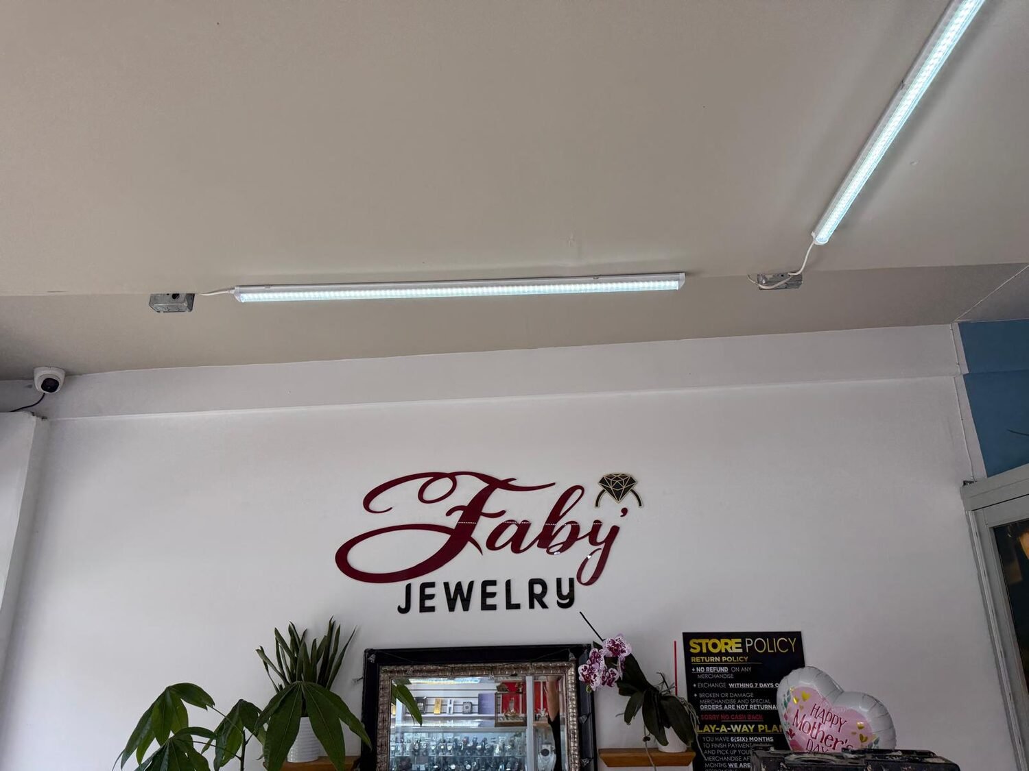 Dimensional logo inside the store for Faby Jewelry