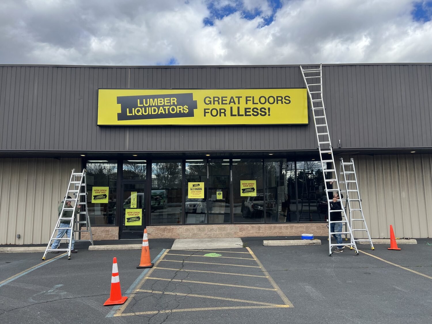Light box sign going up for Lumber Liquidators