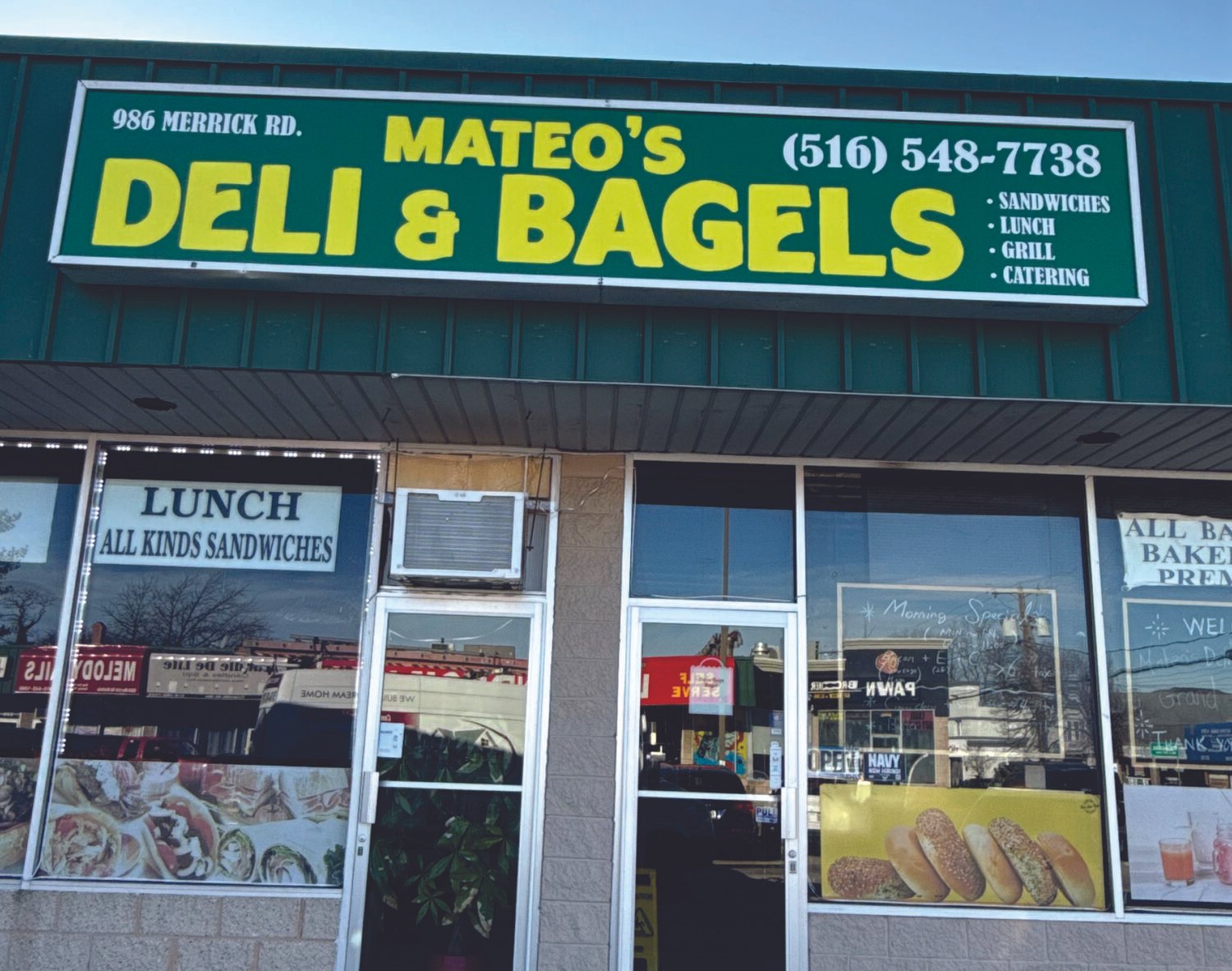 Light box sign for Mateo's Deli & Bagels