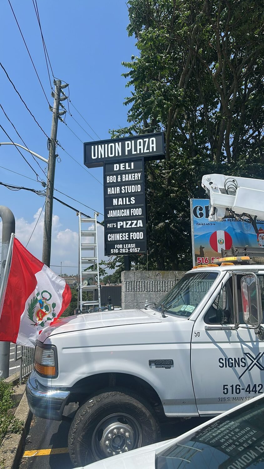 Multi-tenant pylon sign for Union Plaza