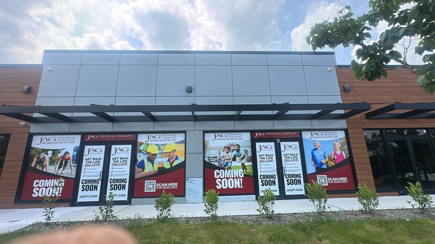 Empty storefront waiting for its new sign